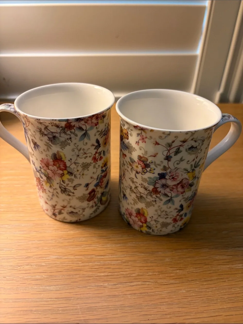 Gracie coastline imports mug set Bone China with multi color floral chinz.10oz.